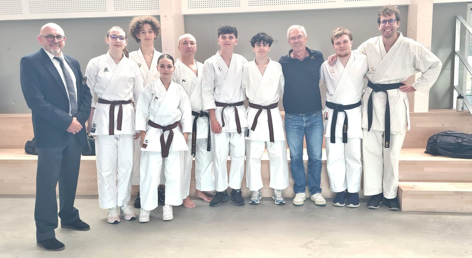 Karatékas du club et encadrants réunis en juin 2026 après une rencontre sportive